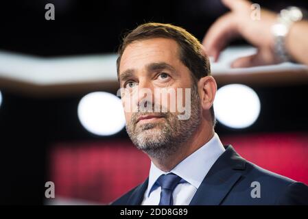 PORTRAIT hommes politiques français - Junior ministre français des relations avec le Parlement Christophe Castaner à Saint-Cloud le 17 mai 2018, en prévision d'un débat politique organisé par la chaîne de télévision France 2. Photo par ELIOT BLONDT/ABACAPRESS.COM Banque D'Images