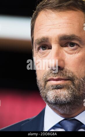 PORTRAIT hommes politiques français - Junior ministre français des relations avec le Parlement Christophe Castaner à Saint-Cloud le 17 mai 2018, en prévision d'un débat politique organisé par la chaîne de télévision France 2. Photo par ELIOT BLONDT/ABACAPRESS.COM Banque D'Images