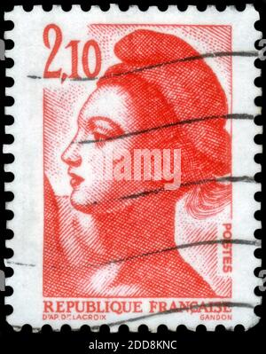 Saint-Pétersbourg, Russie - 27 septembre 2020 : timbre imprimé en France avec l'image de la liberté, vers 1984 Banque D'Images
