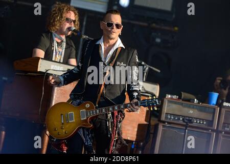 Johnny Depp de Hollywood Vampires se produisant sur scène à Hellfest à Clisson, France, le 22 juin 2018. Photo de Julien Reynaud/APS-Medias/ABACAPRESS.COM Banque D'Images