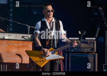 Johnny Depp de Hollywood Vampires se produisant sur scène à Hellfest à Clisson, France, le 22 juin 2018. Photo de Julien Reynaud/APS-Medias/ABACAPRESS.COM Banque D'Images