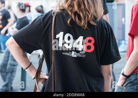 '1948', l'indépendance de l'État d'Israël et le début de la guerre arabo-israélienne. Plusieurs associations pro-palestiniennes ont demandé un rassemblement devant le Théâtre Garonne à Toulouse (France) le 22 juin 2018. C'était pour dénoncer et boycotter la représentation du ballet "fièvre de tel Aviv", avec le slogan "nous ne dansons pas avec l'apartheid israélien". Un appareil de police a empêché les manifestants d'accéder au théâtre, mais ils ont fait assez de bruit pour être entendus même sur scène. Photo de Patrick Batard / ABACAPRESS.COM Banque D'Images