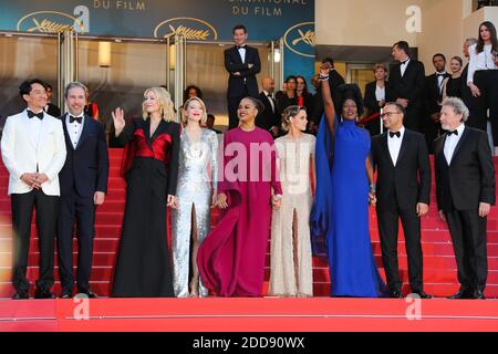 Actrice australienne et présidente du jury Cate Blanchett, réalisatrice canadienne et membre du jury du long métrage Denis Villeneuve, acteur taïwanais et membre du jury du long métrage Chang Chen, réalisatrice et scénariste américaine et membre du jury du long métrage Ava Duvernay, Actrice française et membre du jury du long métrage Lea Seydoux, actrice américaine et membre du jury du long métrage Kristen Stewart, chanteuse burundaise et membre du jury du long métrage Khadja Nin, Réalisateur russe et membre du jury du long métrage Andrey Zvyagintsev et réalisateur français et membre du jury du long métrage Rob Banque D'Images