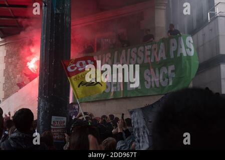 Environ 15,000 fonctionnaires ont manifesté à Paris à l'appel des principaux syndicats pour défendre leur statut et s'opposer à la prochaine réforme souhaitée par le gouvernement. Paris, France, le 22 mai 2018. Photo de Samuel Boivin / ABACAPRESS.COM Banque D'Images