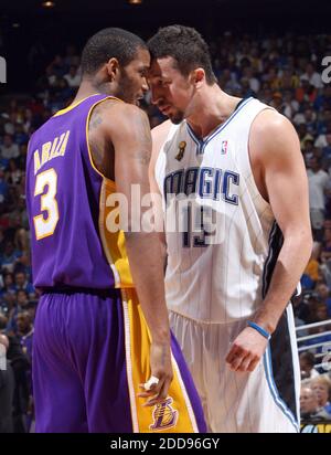 PAS DE FILM, PAS DE VIDÉO, PAS de TV, PAS DE DOCUMENTAIRE - l'avant magique d'Orlando Hedo Turkoglu (15) et le Trevor Ariza de Los Angeles Lakers échangent des mots dans le deuxième trimestre du jeu 5 des finales de la NBA à Amway Arena à Orlando, FL, USA le 14 juin 2009. Los Angeles Lakers a gagné 99-86. Photo de Gary W. Green/Orlando Sentinel/MCT/Cameleon/ABACAPRESS.COM Banque D'Images