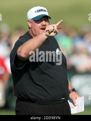 PAS DE FILM, PAS DE VIDÉO, PAS de TV, PAS DE DOCUMENTAIRE - Philadelphia Eagles entraîneur-chef Andy Reid pendant une session de formation à Bethléem en Pennsylvanie, Etats-Unis le 8 août 2009. Photo de Yong Kim/MCT/Cameleon/ABACAPRESS.COM Banque D'Images