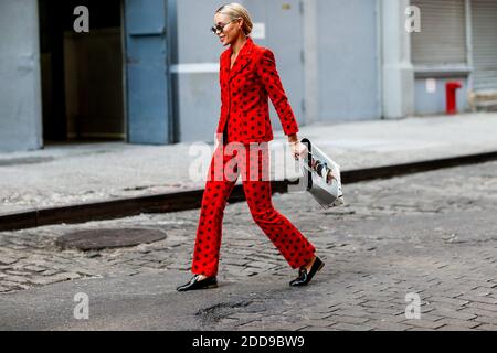 Street style, Mary Lawless Lee arrivée à Collina Strada printemps été 2019 prêt-à-porter spectacle, tenue à Mulberry Street, à New York City, NY, États-Unis, le 6 septembre 2018. Photo de Marie-Paola Bertrand-Hillion/ABACAPRESS.COM Banque D'Images
