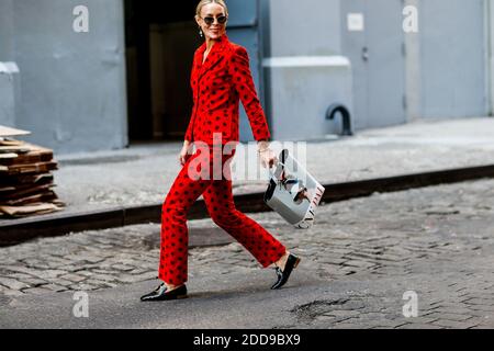Street style, Mary Lawless Lee arrivée à Collina Strada printemps été 2019 prêt-à-porter spectacle, tenue à Mulberry Street, à New York City, NY, États-Unis, le 6 septembre 2018. Photo de Marie-Paola Bertrand-Hillion/ABACAPRESS.COM Banque D'Images