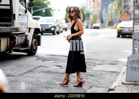 Street style, Lena Mahfouf arrivant à Ulla Johnson printemps été 2019 prêt-à-porter spectacle, tenue à Weylin Williamsburg, à New York City, NY, États-Unis, le 6 septembre 2018. Photo de Marie-Paola Bertrand-Hillion/ABACAPRESS.COM Banque D'Images