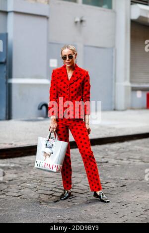 Street style, Mary Lawless Lee arrivée à Collina Strada printemps été 2019 prêt-à-porter spectacle, tenue à Mulberry Street, à New York City, NY, États-Unis, le 6 septembre 2018. Photo de Marie-Paola Bertrand-Hillion/ABACAPRESS.COM Banque D'Images