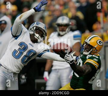 PAS DE FILM, PAS DE VIDÉO, PAS de TV, PAS DE DOCUMENTAIRE - Green Bay Packers Donald Driver fait tomber une prise de 37 yards au-dessus des Detroit Lions DeMarcus Faggins dans le troisième trimestre à Green Bay, WI, États-Unis le 18 octobre 2009. Photo de John Klein/Milwaukee Journal Sentinel/MCT/Cameleon/ABACAPRESS.COM Banque D'Images