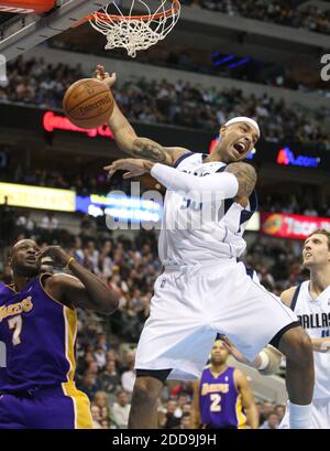 PAS DE FILM, PAS DE VIDÉO, PAS de TV, PAS DE DOCUMENTAIRE - Dallas Mavericks Center-forward Drew Gooden réagit à un panier contre les Los Angeles Lakers lors de l'action NBA à Dallas, TX, USA le 13 janvier 2010. Les Lakers ont gagné, 100-95. Photo de Ron T. Ennis/fort Worth Star-Telegram/MCT/Cameleon/ABACAPRESS.COM Banque D'Images
