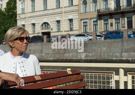 Brigitte Macron visite la ville avec un bateau à Saint-Pétersbourg, en Russie, le 25 mai 2018. Photo de Jacques Witt/pool / ABACAPRESS.COM Banque D'Images