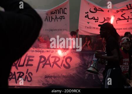 Un peu plus de 30,000 personnes ont manifesté dans les rues de Paris pour la "marque populaire" organisée par France Insoumise (FI) et rejointe par une soixantaine d'associations, de syndicats et de partis politiques de gauche pour protester contre les politiques générales du gouvernement d'Emmanuel Macron. Paris, France, le 26 mai 2018. Photo de Samuel Boivin / ABACAPRESS.COM Banque D'Images