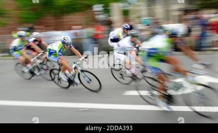 PAS DE FILM, PAS DE VIDÉO, PAS de télévision, PAS DE DOCUMENTAIRE - le Tour de Californie voyage dans le centre-ville de Livermore, CA, USA le 19 mai 2010. La phase 4, un tronçon de 121.5 miles, a commencé à San Jose, Californie, et a voyagé à travers Livermore sur la route de Modesto, Californie, ligne d'arrivée. Photo de Cindi Christie/Contra Costa Times/MCT/Cameleon/ABACAPRESS.COM Banque D'Images