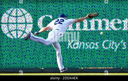PAS DE FILM, PAS DE VIDÉO, PAS de TV, PAS DE DOCUMENTAIRE - Scott Podsednik, le joueur de football des Kansas City Royals, n'a pas pu rattraper le double succès de deux séries de Houston Astros' Hunter Pence lors du premier repas du match de baseball MLB au stade Kauffman à Kansas City, Missouri, Etats-Unis, le 17 juin 2010. Les Kansas City Royals ont gagné 15-7. Photo de John Sleezer/MCT/ABACAPRESS.COM Banque D'Images