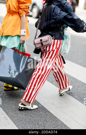 Street style, gros plan au Y3 Spring-Summer 2019 pour hommes, spectacle tenu au Musée des Arts Décoratifs, à Paris, France, le 24 juin 2018. Photo de Marie-Paola Bertrand-Hillion/ABACAPRESS.COM Banque D'Images