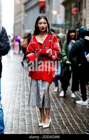 Street style, en arrivant au salon prêt-à-porter Tibi printemps été 2019, tenu à Wall Street, à New York City, NY, États-Unis, le 9 septembre 2018. Photo de Marie-Paola Bertrand-Hillion/ABACAPRESS.COM Banque D'Images