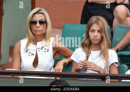 Natty et sa fille Stella Belmondo assistent à l'Open de France 2018 - quatrième jour à Roland Garros le 30 mai 2018 à Paris, France. Photo de Laurent Zabulon/ABACAPRESS.COM Banque D'Images