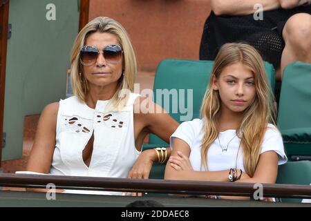 Natty et sa fille Stella Belmondo assistent à l'Open de France 2018 - quatrième jour à Roland Garros le 30 mai 2018 à Paris, France. Photo de Laurent Zabulon/ABACAPRESS.COM Banque D'Images