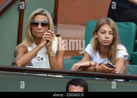 Natty et sa fille Stella Belmondo assistent à l'Open de France 2018 - quatrième jour à Roland Garros le 30 mai 2018 à Paris, France. Photo de Laurent Zabulon/ABACAPRESS.COM Banque D'Images