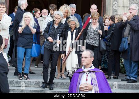 Les filles de Jean Piat, Martine Piat et Dominique Piat quittent la cérémonie funéraire de l'acteur français Jean Piat (décédé à l'âge de 94 ans) qui s'est tenue à l'église Saint-François Xavier à Paris, en France, le 21 septembre 2018. Photo de Nasser Berzane/ABACAPRESS.COM Banque D'Images