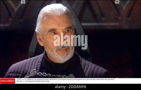 PAS DE FILM, PAS DE VIDÉO, PAS DE TV, PAS DE DOCUMENTAIRE - © KRT/ABACA. 34565-15. Los Angeles-CA-USA, 08/05/2002. Le comte Dooku joué par Christopher Lee est vu au cours d'une scène du prochain film Star Wars Episode II attaque des clones. Banque D'Images