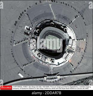 PAS DE FILM, PAS DE VIDÉO, PAS DE TV, PAS DE DOCUMENTAIRE - © KRT/ABACA. 41453-1. San Diego-CA-USA, 15/01/2003. Il s'agit d'une image fournie par DigitalGlobe, une société d'imagerie par satellite, du stade Qualcomm à San Diego, en Californie, qui accueillera le Super Bowl XXXVII le 26 janvier 2003. Banque D'Images