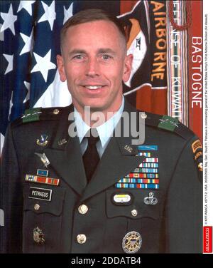 PAS DE FILM, PAS DE VIDÉO, PAS DE TV, PAS DE DOCUMENTAIRE - © KRT/ABACA. 43717-2. ÉTATS-UNIS. 20/03/2003. Le major général David H. Petraeus est commandant général de la 101e Division aéroportée (assaut aérien) de l'Armée des États-Unis. Banque D'Images