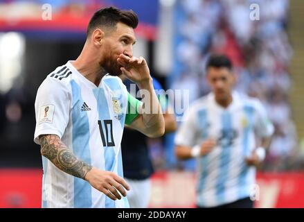 Lionel Messi d'Argentine est abattu après la coupe du monde de la FIFA, France contre Argentine, au stade Kazan Arena de Kazan, en Russie, le 30 juin 2018. L'Argentine a subi une défaite de 4-3 en France qui semble voir Messi s'éloigner pour la deuxième fois du football international. Photo de Christian Liewig/ABACAPRESS.COM Banque D'Images