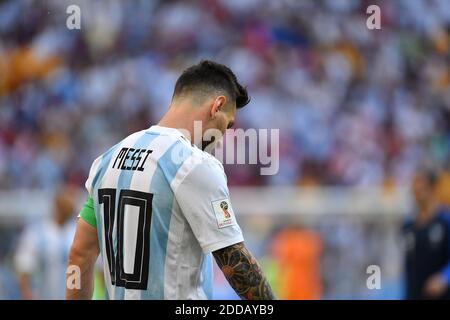 Lionel Messi d'Argentine est abattu après la coupe du monde de la FIFA, France contre Argentine, au stade Kazan Arena de Kazan, en Russie, le 30 juin 2018. L'Argentine a subi une défaite de 4-3 en France qui semble voir Messi s'éloigner pour la deuxième fois du football international. Photo de Christian Liewig/ABACAPRESS.COM Banque D'Images