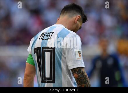 Lionel Messi d'Argentine est abattu après la coupe du monde de la FIFA, France contre Argentine, au stade Kazan Arena de Kazan, en Russie, le 30 juin 2018. L'Argentine a subi une défaite de 4-3 en France qui semble voir Messi s'éloigner pour la deuxième fois du football international. Photo de Christian Liewig/ABACAPRESS.COM Banque D'Images