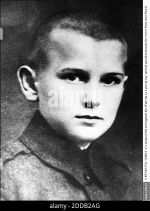PAS DE FILM, PAS DE VIDÉO, PAS DE TV, PAS DE DOCUMENTAIRE - © KRT/ABACA. 50495-4. Dans un fichier photo non daté, Karol Wytyla comme un jeune garçon. Wojtyla serait finalement nommé Pape Jean-Paul II Banque D'Images