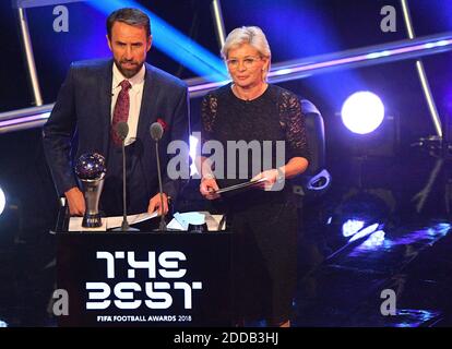 Directrice de l'Angleterre, Gareth Southgate (R) et ancienne entraîneure allemande, Silvia Neid, lors du meilleur salon FIFA 2018 Awards au Royal Festival Hall de Londres, Royaume-Uni, le 24 septembre 2018. Photo de Christian Liewig/ABACAPRESS.COM Banque D'Images