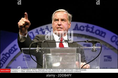 PAS DE FILM, PAS DE VIDÉO, PAS DE TV, PAS DE DOCUMENTAIRE - © CHUCK KENNEDY/KRT/ABACA. 53740-3. Washington-DC-USA, 8 septembre 2003. Howard Dean, candidat démocrate à la présidence en 2004, s'adresse à la conférence d'action politique du Syndicat international des employés de service (SEIU). Banque D'Images