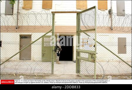 PAS DE FILM, PAS DE VIDÉO, PAS de télévision, PAS DE DOCUMENTAIRE - les détenus à haut risque sont gardés dans ce centre de la prison d'Abou Ghraib. Des rapports faisant état d'abus à la prison ont entraîné la suspension du commandant général et des accusations ont été portées contre plusieurs soldats américains. Photo de Khampha Bouapheh/KRT/ABACA. Banque D'Images