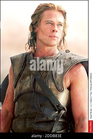 PAS DE FILM, PAS DE VIDÉO, PAS de TV, PAS DE DOCUMENTAIRE - Brad Pitt étoiles comme Achille dans Troy, 2004. Photo par KRT/ABACA. Banque D'Images