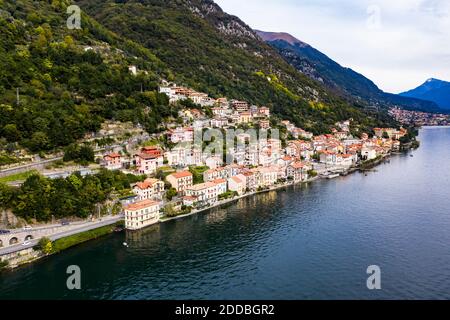 Vue aérienne de Colonno au lac de Côme, Lombardie, Italie Banque D'Images