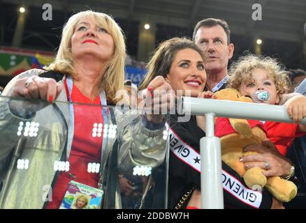 Charlotte Trippier, épouse de Kieran Trippier d'Angleterre et leur fils Jacob Trippier participant à la finale de 1/8 entre la Colombie et l'Angleterre lors de la coupe du monde de la FIFA 2018 à Moscou, en Russie, le 3 juillet 2018. Photo de Christian Liewig/ABACAPRESS.COM Banque D'Images