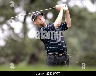 PAS DE FILM, PAS DE VIDÉO, PAS de TV, PAS DE DOCUMENTAIRE - Davis Love III débarque sur 17 lors de la première partie du 88e championnat PGA au Medinah Country Club à Medinah, il, Etats-Unis le 17 août 2006. Photo de Charles Cherney/Chicago Tribune/MCT/Cameleon/ABACAPRESS.COM Banque D'Images