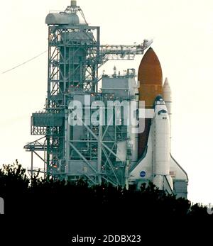 PAS DE FILM, PAS DE VIDÉO, PAS de TV, PAS DE DOCUMENTAIRE - la navette spatiale Atlantis se trouve sur le plateau de lancement à Cape Canaveral, FL, USA, le 6 septembre 2006. Une irrégularité de tension avec la pile à combustible a causé le frottement du lancement prévu aujourd'hui. Photo de Red Huber/Orlando Sentinel/MCT/ABACAPRESS.COM Banque D'Images