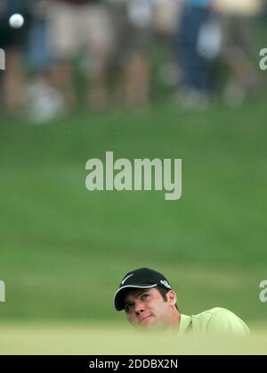 PAS DE FILM, PAS DE VIDÉO, PAS de TV, PAS DE DOCUMENTAIRE - Paul Casey en Grande-Bretagne passe sa troisième prise de vue jusqu'au premier green lors de la dernière partie au WGC Bridgestone Invitational au Firestone Country Club à Akron, Ohio, USA, le 27 août 2006. Photo de Ed Suba Jr./Akron Beacon Journal/MCT/Cameleon/ABACAPRESS.COM Banque D'Images