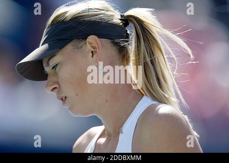 PAS DE FILM, PAS DE VIDÉO, PAS de télévision, PAS DE DOCUMENTAIRE - Maria Sharapova de Russie est défaite par Galina Voskoboeva du Kazakhstan 6-3, 7-5 lors de leur troisième match du troisième tour lors du tournoi de tennis WTA Toronto 2011 à Montréal, Canada, le 11 août 2011. Photo de Peter J. Thompson/Postmedia News/MCT/ABACAPRESS.COM Banque D'Images