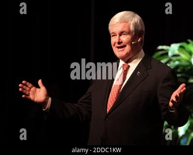 PAS DE FILM, PAS DE VIDÉO, PAS de TV, PAS DE DOCUMENTAIRE - le candidat républicain à la présidence Newt Gingrich s'adresse à un public à l'opéra de Newberry, Caroline du Sud, États-Unis, le jeudi 29 novembre 2011. Photo de C. Aluka Berry/The State/MCT/ABACAPRESS.COM Banque D'Images