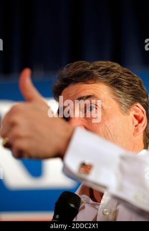 PAS DE FILM, PAS DE VIDÉO, PAS DE TV, PAS DE DOCUMENTAIRE - GOV TEXAS. Rick Perry fait campagne à Carroll, Iowa, États-Unis, le lundi 2 janvier 2012. Photo de Christopher Gannon/MCT/ABACAPRESS.COM Banque D'Images