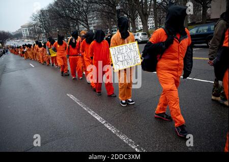 PAS DE FILM, PAS DE VIDÉO, PAS de télévision, PAS DE DOCUMENTAIRE - les manifestants se rassemblent à Washington, D.C., Etats-Unis pour exiger le mercredi 11 janvier 2012 que le président Obama tient sa promesse et ferme le centre de détention américain de Guantánamo Bay, Cuba. La manifestation marque 10 ans après le transfert des premiers détenus à Guantánamo. Photo de Pete Marovich/MCT/ABACAPRESS.COM Banque D'Images