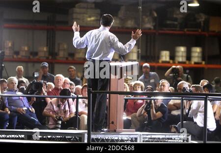 PAS DE FILM, PAS DE VIDÉO, PAS de TV, PAS DE DOCUMENTAIRE - le candidat républicain à la présidence Mitt Romney s'adresse à ses partisans lors d'un rassemblement à American Douglas Metals à Orlando, Floride, États-Unis, le mercredi 25 janvier 2012. Photo de Joe Burbank/Orlando Sentinel/MCT/ABACAPRESS.COM Banque D'Images