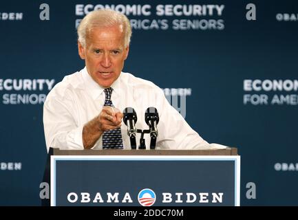 PAS DE FILM, PAS DE VIDÉO, PAS de TV, PAS DE DOCUMENTAIRE - le vice-président Joe Biden livre ses remarques au Wynmoor Village à Coconut Creek, FL, USA, vendredi, le 23 mars 2012. Photo par Amy Beth Bennett/Sun Sentinel/MCT/ABACAPRESS.COM Banque D'Images