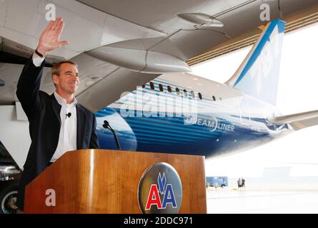 PAS DE FILM, PAS DE VIDÉO, PAS de télévision, PAS DE DOCUMENTAIRE - Thomas Horton, Président-directeur général d'American Airlines, assiste à une cérémonie pour le nouveau Dreamliner 787 de Boeing à l'aéroport de Dallas-fort Worth à fort Worth, Texas, USA, le vendredi 11 mai 2012. Photo de Brandon Wade/fort Worth Star-Telegram/MCT/ABACAPRESS.COM Banque D'Images