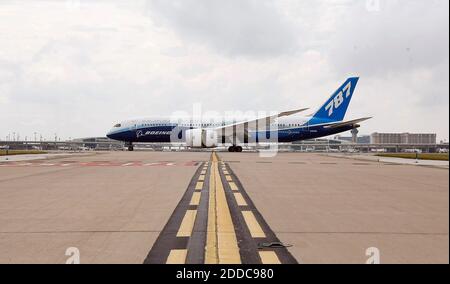 PAS DE FILM, PAS DE VIDÉO, PAS de télévision, PAS DE DOCUMENTAIRE - les 787 nouveaux Dreamliner de Boeing débarquent à l'aéroport de Dallas-fort Worth à fort Worth, Texas, USA, le vendredi 11 mai 2012. Photo de Brandon Wade/fort Worth Star-Telegram/MCT/ABACAPRESS.COM Banque D'Images